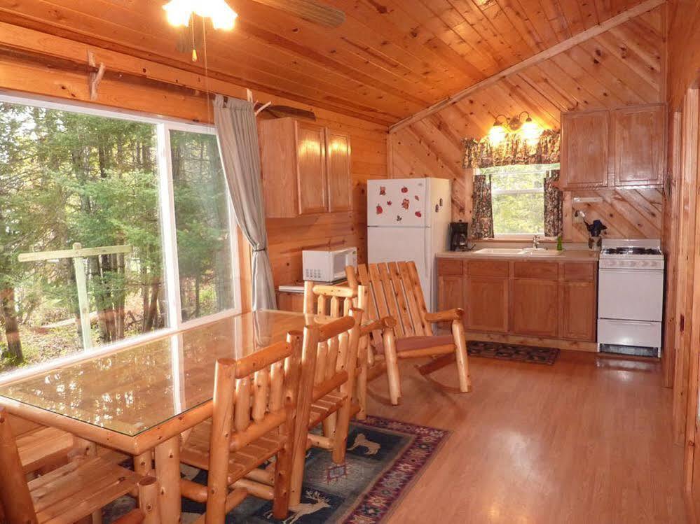 Moose Track Adventures Resort Winton Extérieur photo
