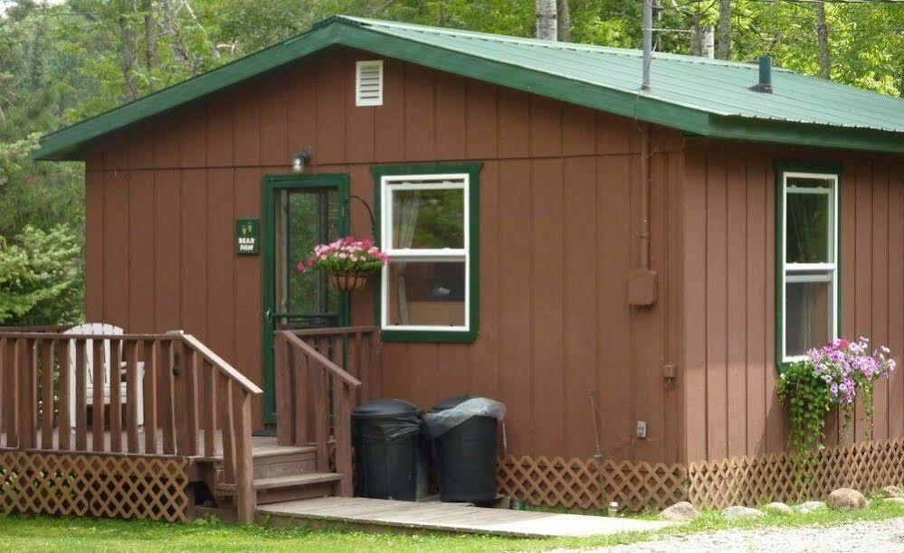 Moose Track Adventures Resort Winton Extérieur photo