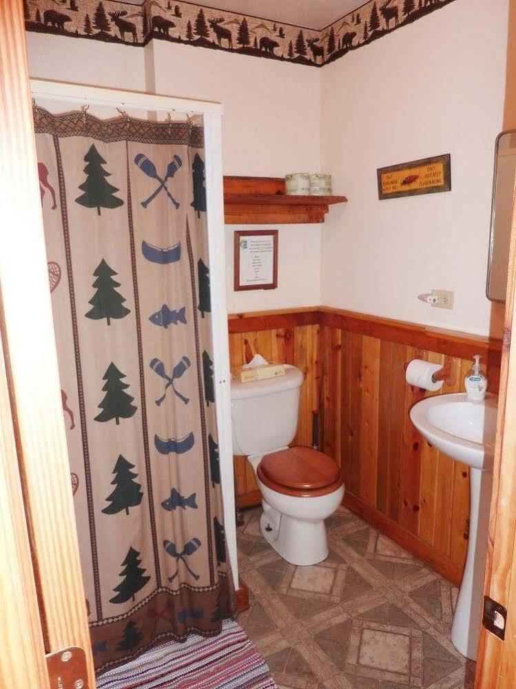 Moose Track Adventures Resort Winton Extérieur photo