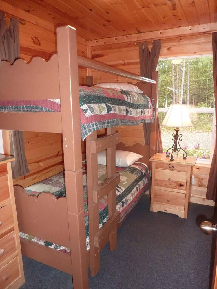 Moose Track Adventures Resort Winton Extérieur photo