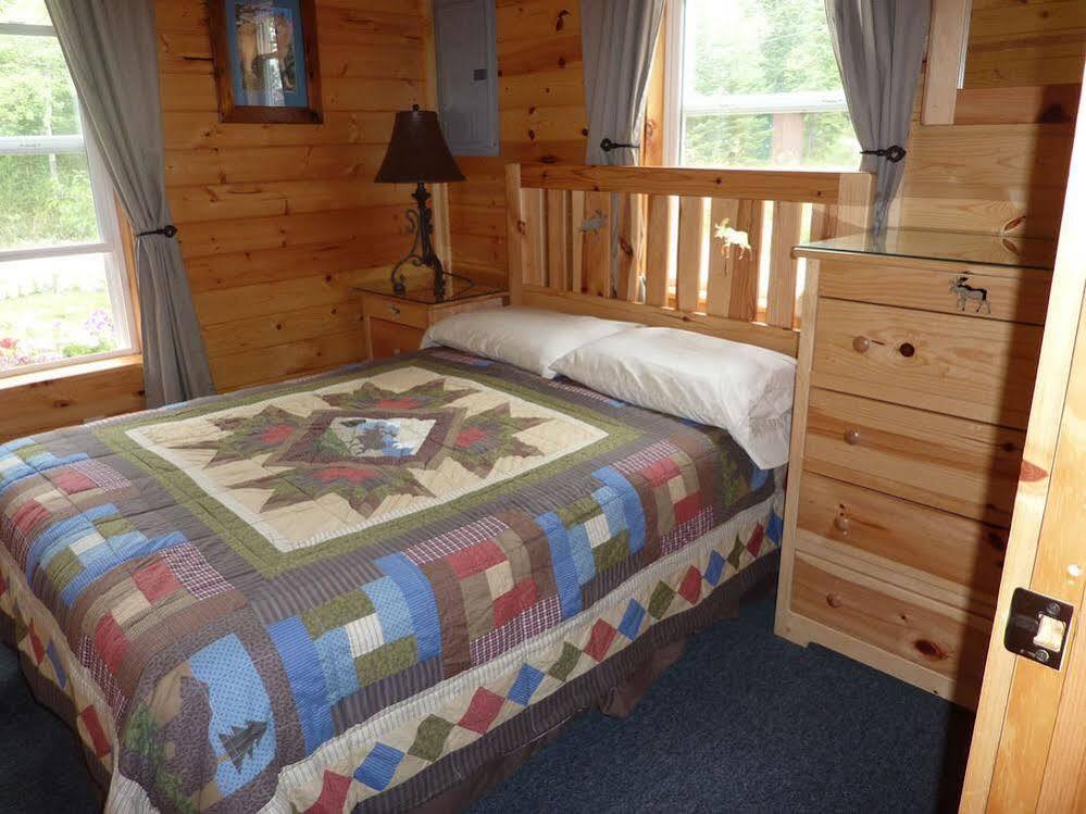 Moose Track Adventures Resort Winton Extérieur photo