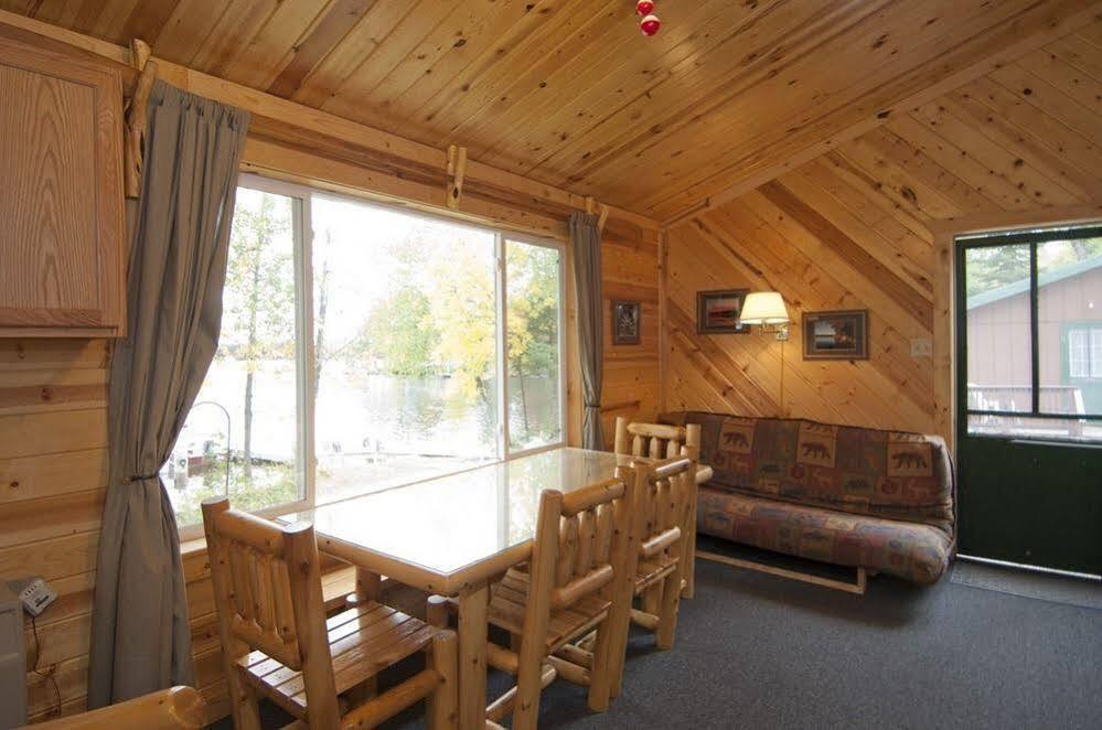 Moose Track Adventures Resort Winton Extérieur photo